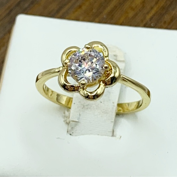 NEW gold plated sparkling flower solitaire cocktail ring sz 7 - Picture 2 of 10